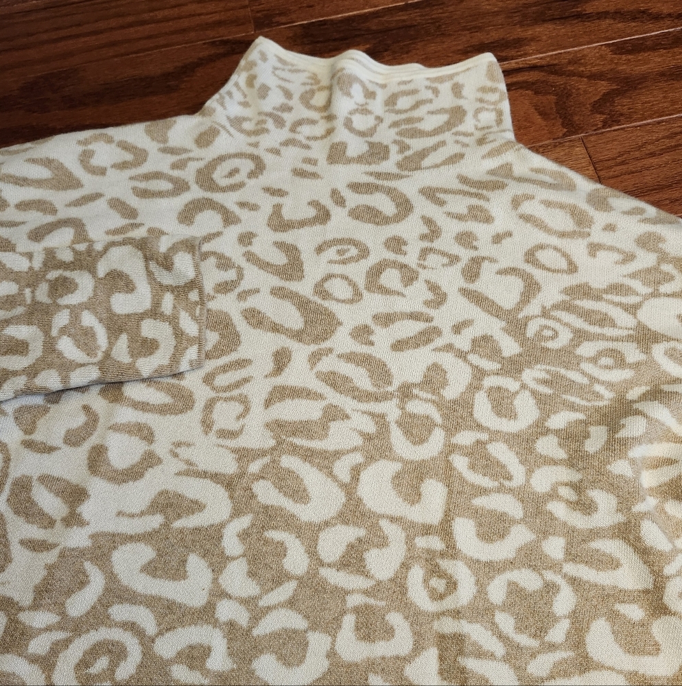 J. Mclaughlin Brown Beige Cheetah Print Mock Neck Sweater Size‎ Small - Picture 2 of 6
